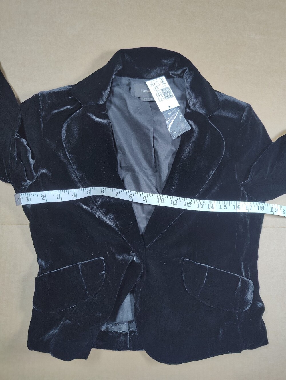 NWT BCBGMAXAZRIA Women's Black Velvet Silk Blend Cropped Blazer Sz M Retail 238$ - Picture 6 of 9